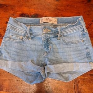 Hollister Short Short Low-Rise Jean Short